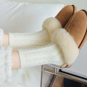 Women's warm plush socks with thick fleece lining for winter indoor floor wear