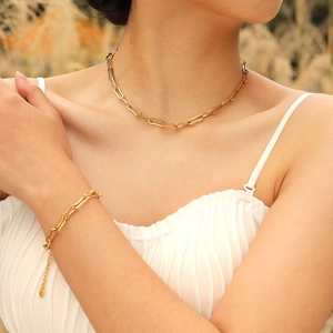 Minimalistisches Schmuckset aus 18K vergoldetem Edelstahl mit Büroklammerkette und Armband