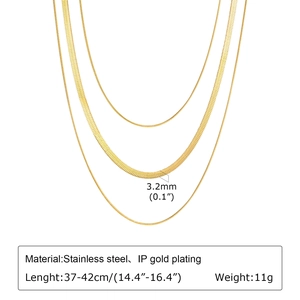 Collier multi-rangs en acier inoxydable plaqué or 18 carats avec maille serpent