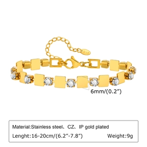 Détail macro du bracelet 6mm en acier inoxydable doré 18K avec zircons scintillants