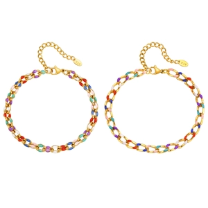 Deux bracelets chaîne plaqués or 18 carats avec perles émail colorées et cœur