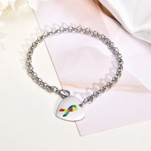 Bracciale a cuore in acciaio inossidabile lucido con ciondolo a nastro puzzle per autismo