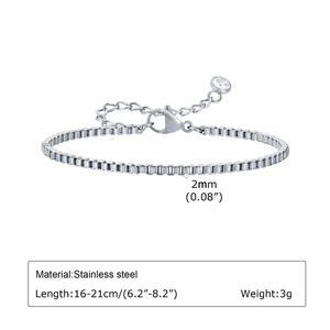 Gros plan du bracelet chaîne box en acier inoxydable de 2mm avec extension de 16-21cm