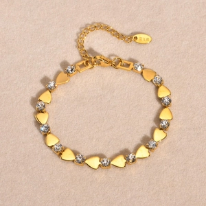Bracelet chaîne cœur plaqué or 18 carats avec zircons ronds et fermoir mousqueton