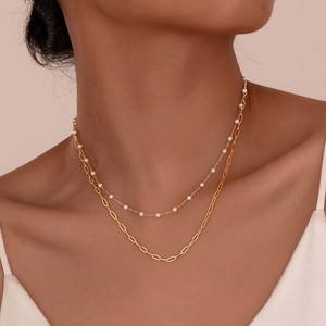 Collier double épingle doré orné de délicates perles d'imitation pour femmes chic