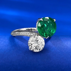 Macro shot of S925 silver Toi et Moi ring with large emerald and round diamond detail
