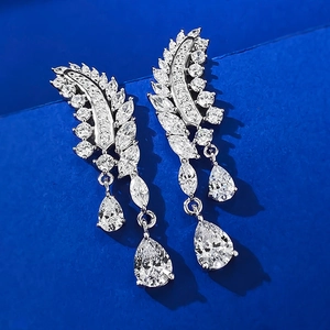 Elegante flügelförmige S925 Silber-Ohrhänger mit Eiskristall-Kohlenstoffdiamanten