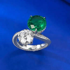 Elegant S925 silver Toi et Moi ring with round emerald and white sapphire gemstones