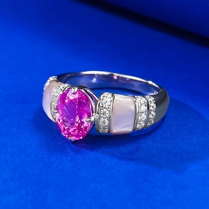 Bague élégante en argent 925 avec rubis rose ovale et nacre naturelle sertie