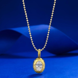 S925 Silber Gold Oval Anhänger Halskette mit Wellenstruktur und klarem Edelstein