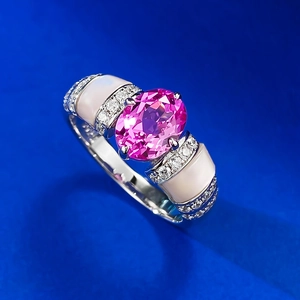Bague en argent 925 avec une grande pierre rose ovale et des accents de diamants brillants