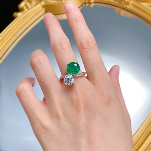 Elegant S925 silver ring featuring round faux emerald and sparkling moissanite stones