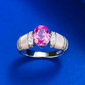 Bague en argent 925 avec incrustation de nacre rose et rubis ovale central