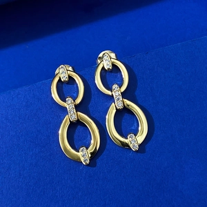 Eleganti orecchini a doppio cerchio in argento 925 dorato con zirconi lucidi