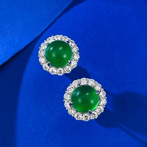 Orecchini a lobo halo classici con gemma verde rotonda in argento sterling 925