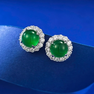 Orecchini a lobo in argento 925 con calcedonio verde e alone di zirconi luccicanti