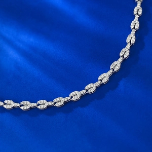 Bracelet hip-hop à maillons marquise sertis de cristaux étincelants en ton argenté