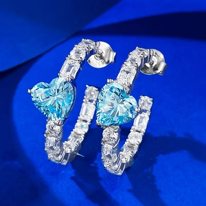 Orecchini a cuore in argento S925 con gemme azzurre e zirconi lucenti scintillanti