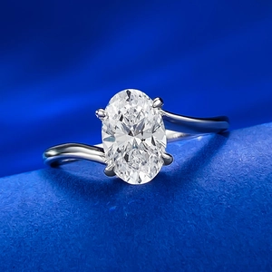 Elegant S925 silver ring featuring a 6x9 oval-cut simulated diamond in a 4-prong setting