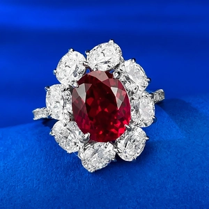 Bague de luxe en argent S925 avec une grande pierre rouge ovale et éclats brillants