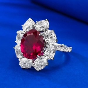 Bague luxueuse en argent S925 avec rubis ovale sang de pigeon et halo de diamants