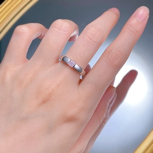 Detail of S925 silver ring with 5x5mm square pink diamond worn on finger
