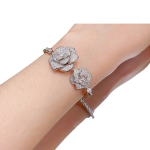 Eleganteres S925 Sterlingsilber Kamelien-Armband mit funkelnden Pavé-Zirkonia Steinen besetzt