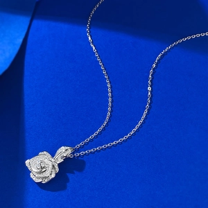 Élégant collier pendentif rose camélia en argent sterling S925 avec cristaux brillants