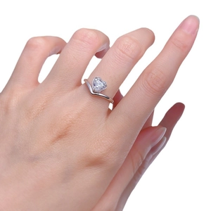 Elegant S925 sterling silver ring featuring a 6x6mm heart-cut diamond with a V-shaped band