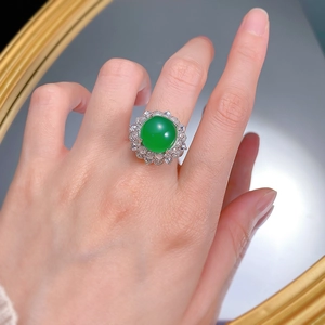 Bague élégante en argent S925 avec calcédoine verte de 12mm et entourage de brillants