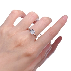 Elegant S925 sterling silver ring featuring a square-cut sparkling simulated diamond
