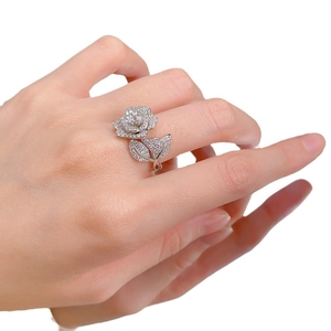 Bague camélia élégante en argent S925 avec cristaux micro-pavés sur feuilles et pétales