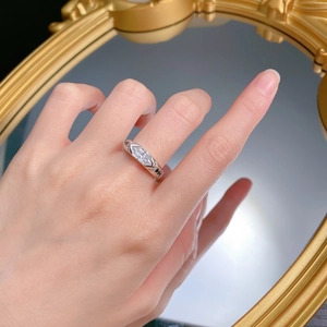 Eleganter S925 Silberring mit Marquise-Schliff weißem Diamanten und schwarzen Steinen