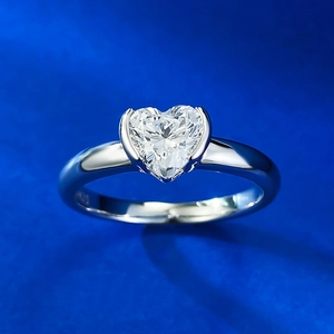 Bague en argent sterling 925 avec un diamant solitaire en forme de cœur serti tension