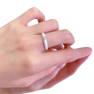 Anello impilabile in smalto bianco minimalista con zircone a taglio marquise da donna