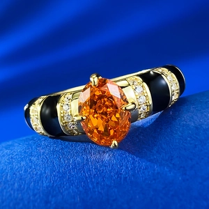 Bague en argent S925 doré avec gemme orange ovale et détails en émail noir