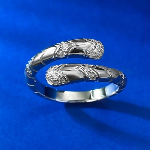 Bague serpent vintage en argent 925 avec texture d'écailles et détails en pavé de diamants