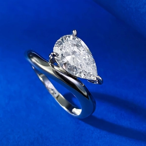Pear-shaped 2 carat teardrop solitaire ring in S925 sterling silver minimalist style