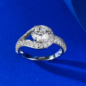 Classic 925 sterling silver one carat solitaire ring with sparkling wavy pavé band