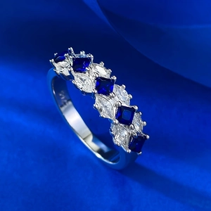 S925 Sterling Silber Ring mit blauen Saphiren und weißen Zirkoniasteinen im Marquise-Schliff