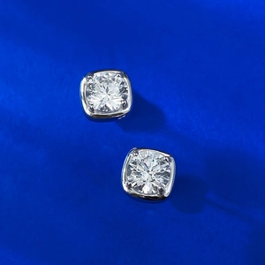 S925 silver stud earrings featuring 6mm round brilliant cut sparkling cubic zirconia