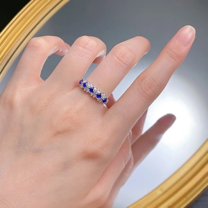 S925 Sterlingsilber Ring mit saphirblauen Steinen und weißen Zirkonia Kristallen