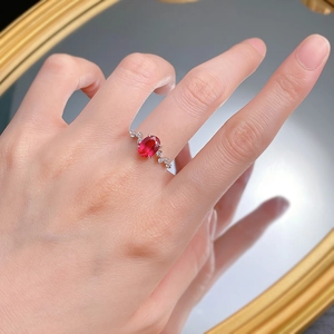 Bague élégante en argent S925 avec rubis ovale de 6x8mm et diamants sur le côté