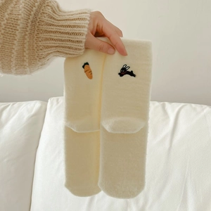 Thick warm white fleece socks featuring cute carrot and bunny embroidery for winter wear