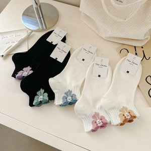 Five-pack of cotton socks with rib knit cuffs and 3D floral embroidery in assorted colors