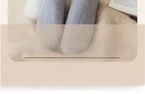 Détails de chaussettes en laine épaisses avec texture tricotée et doublure en polaire