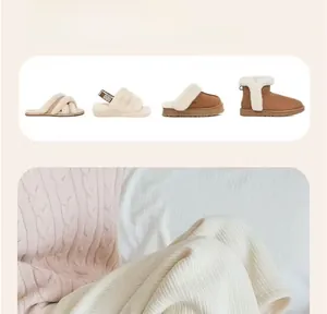Détail d'une collection de chaussures d'hiver en peluche avec mules et bottes chaudes beige
