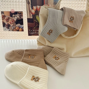 Chaussettes en coton pour femmes avec broderie ours aux couleurs Morandi chic