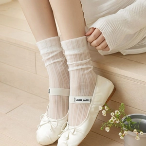 Süße weiße vertikale Streifensocken mit Spitzenbesatz im eleganten Lolita-Stil