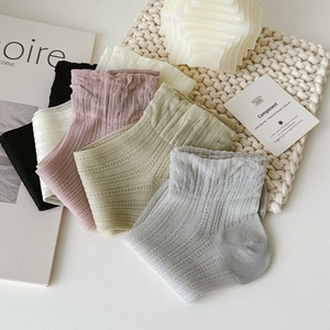 Detailed knit texture of breathable non-slip low-cut socks in five pastel colors